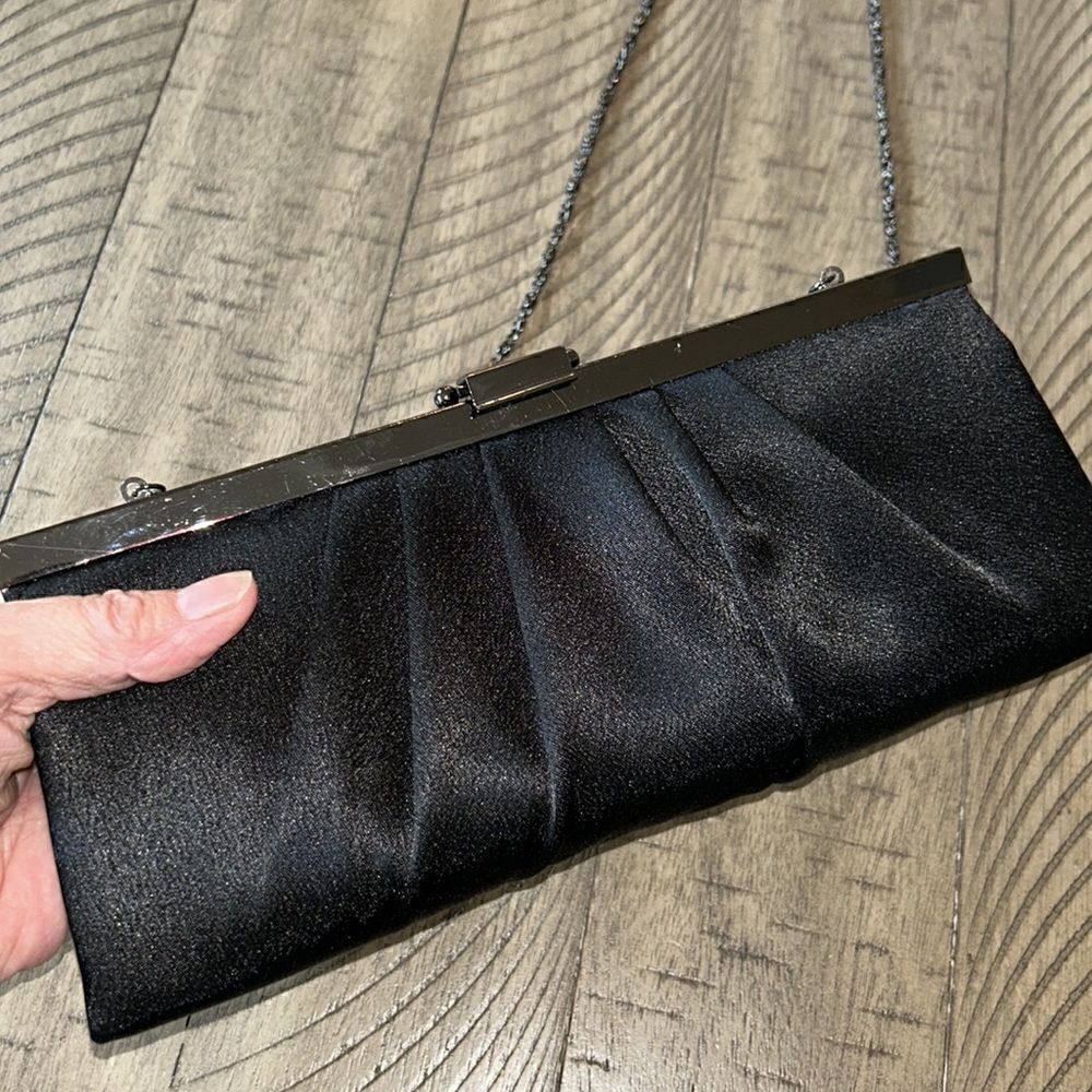 Luxe Tufted Satin Clutch w/17” drop. Security clasp Driver’s license 🪪 slot